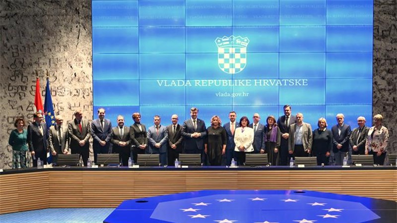 Potpisanim dodacima kolektivnim ugovorima povećana materijalna prava javnih i državnih službenika i namještenika